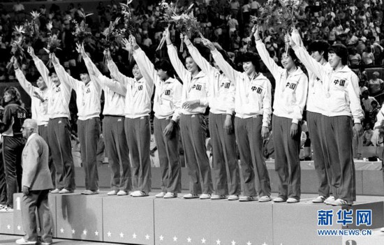 (体育·图文互动)(3)英雄儿女让祖国更加伟大——写在中国女排第十次获得“世界三大赛”冠军之际(配本社同题文字稿)